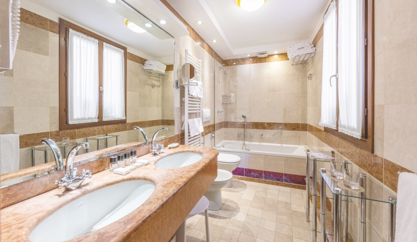 bagno camera grand deluxe hotel colombina