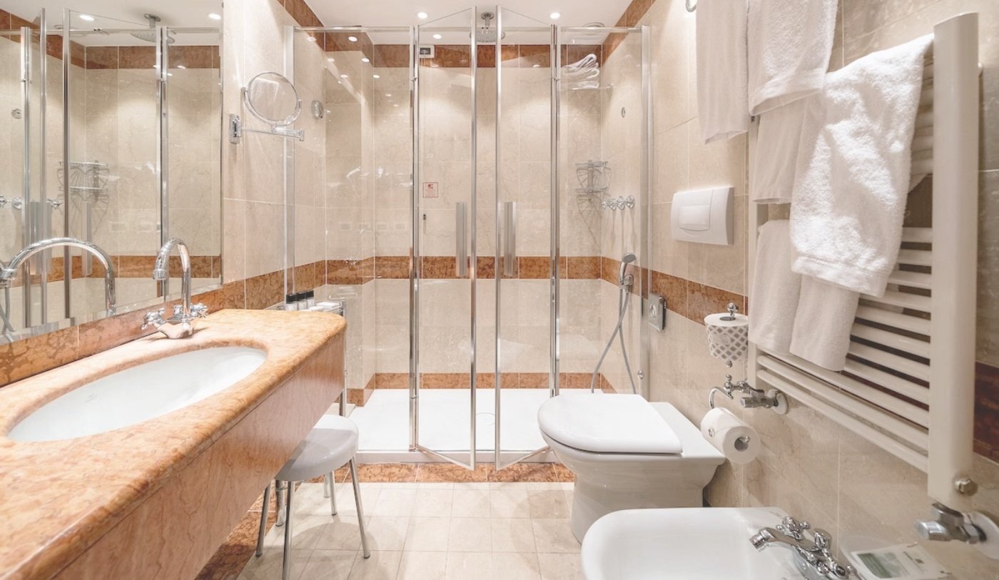 Deluxe Canal View - Bathroom